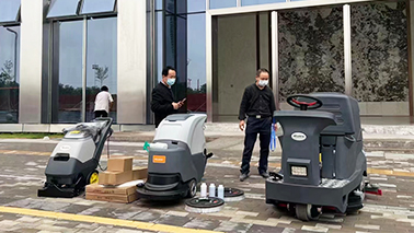 駕駛式掃地車(chē)、電動(dòng)洗地機(jī)助力深圳抗疫
